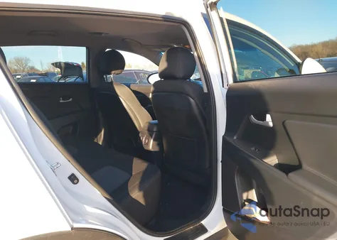 2016 Kia Sportage Lx z USA, uszkodzony, nr VIN KNDPBCAC3G7848894